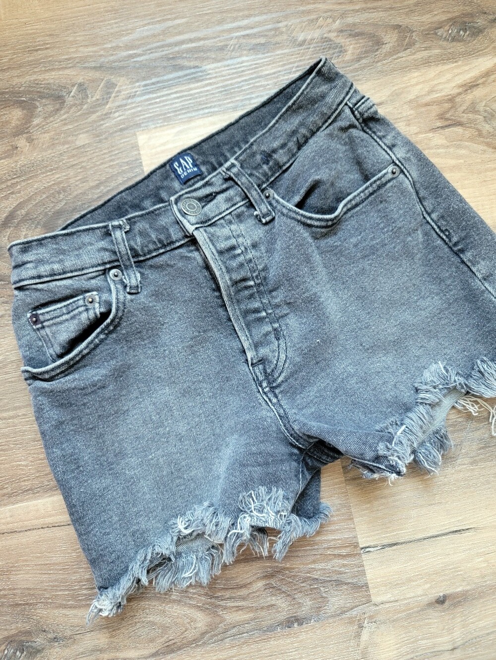 GAP Women's Washed Black Frayed Denim Shorts 0/25 Petite
